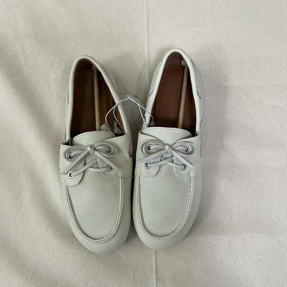 Universal‎ Thread white boat shoes
